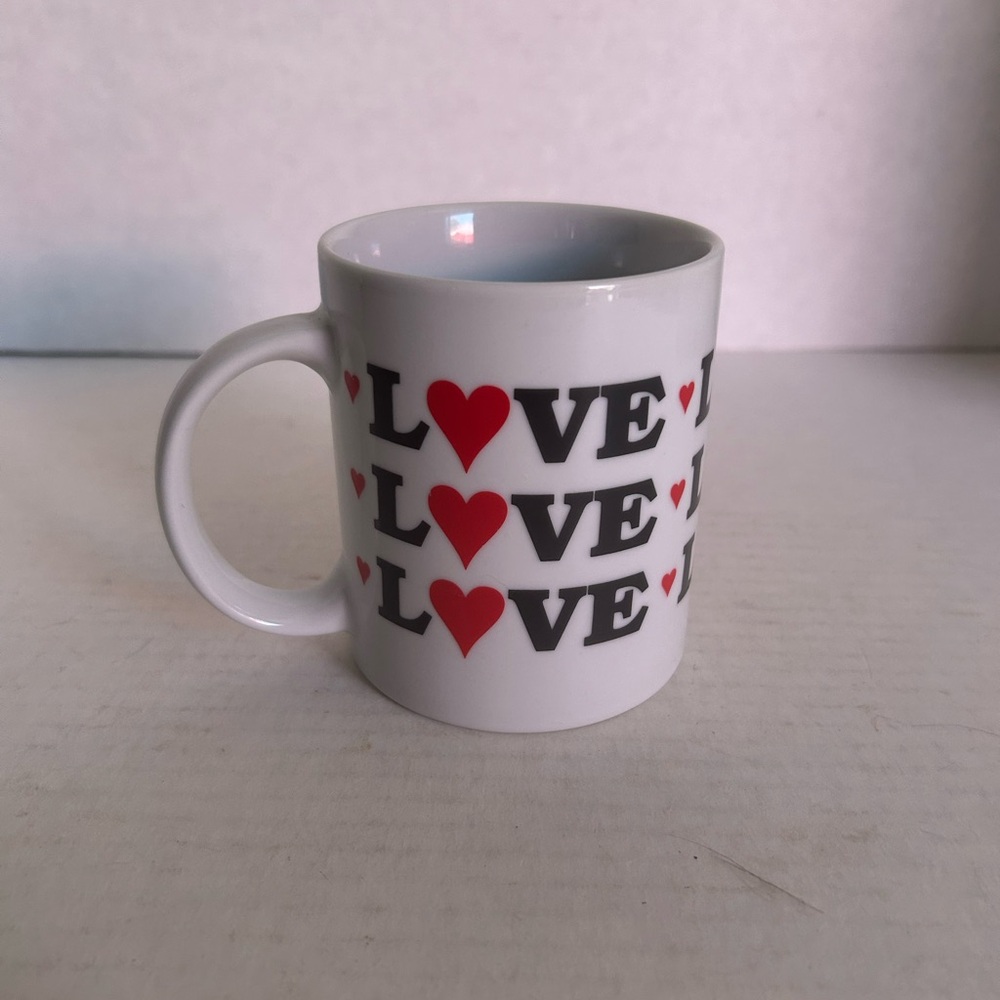 Houston Foods LOVE LOVE LOVE LOVE red/white/black ceramic coffee mug NWNT